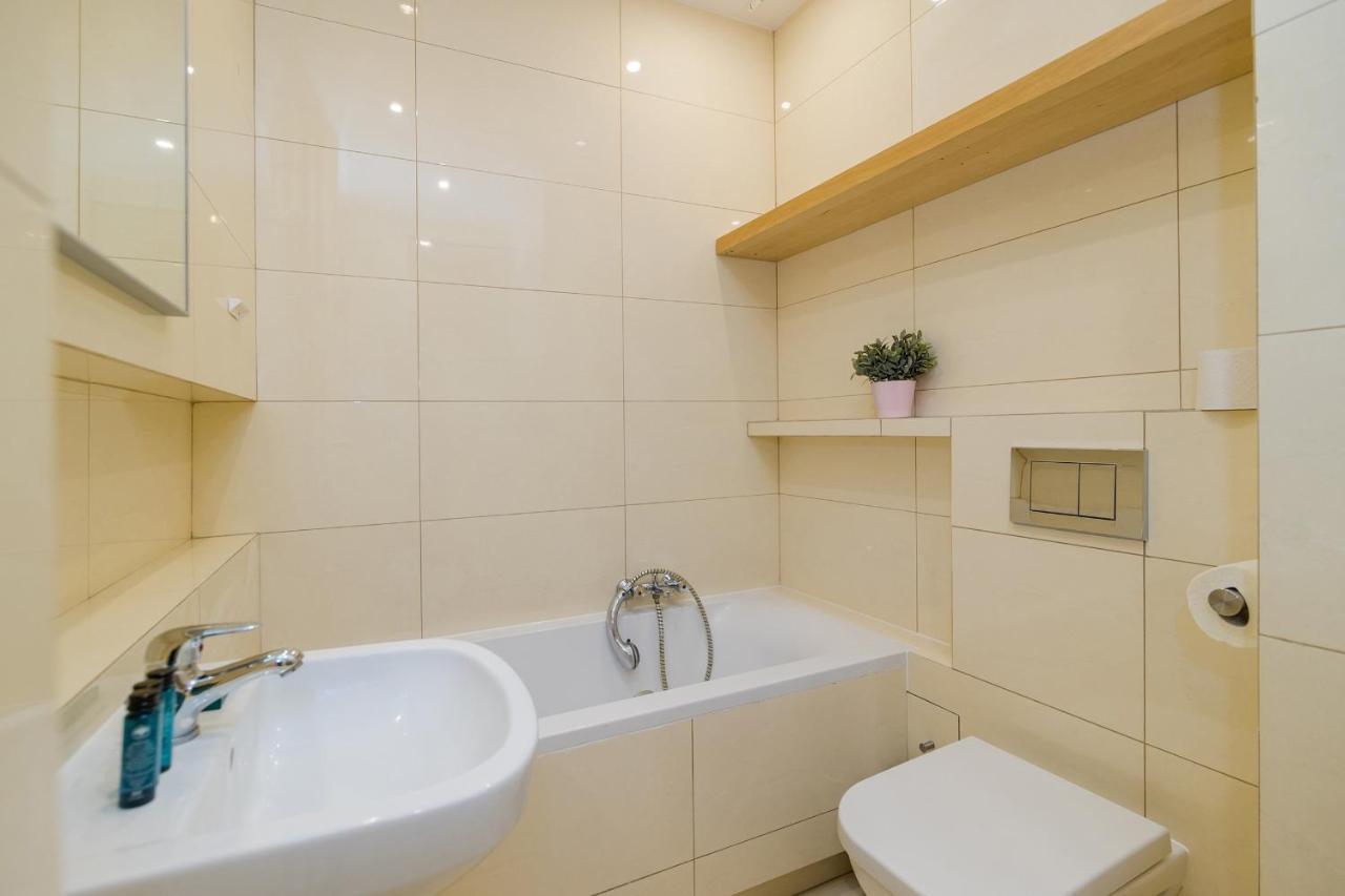 Shortstaypoland Plac Dabrowskiego B140 وارسو المظهر الخارجي الصورة