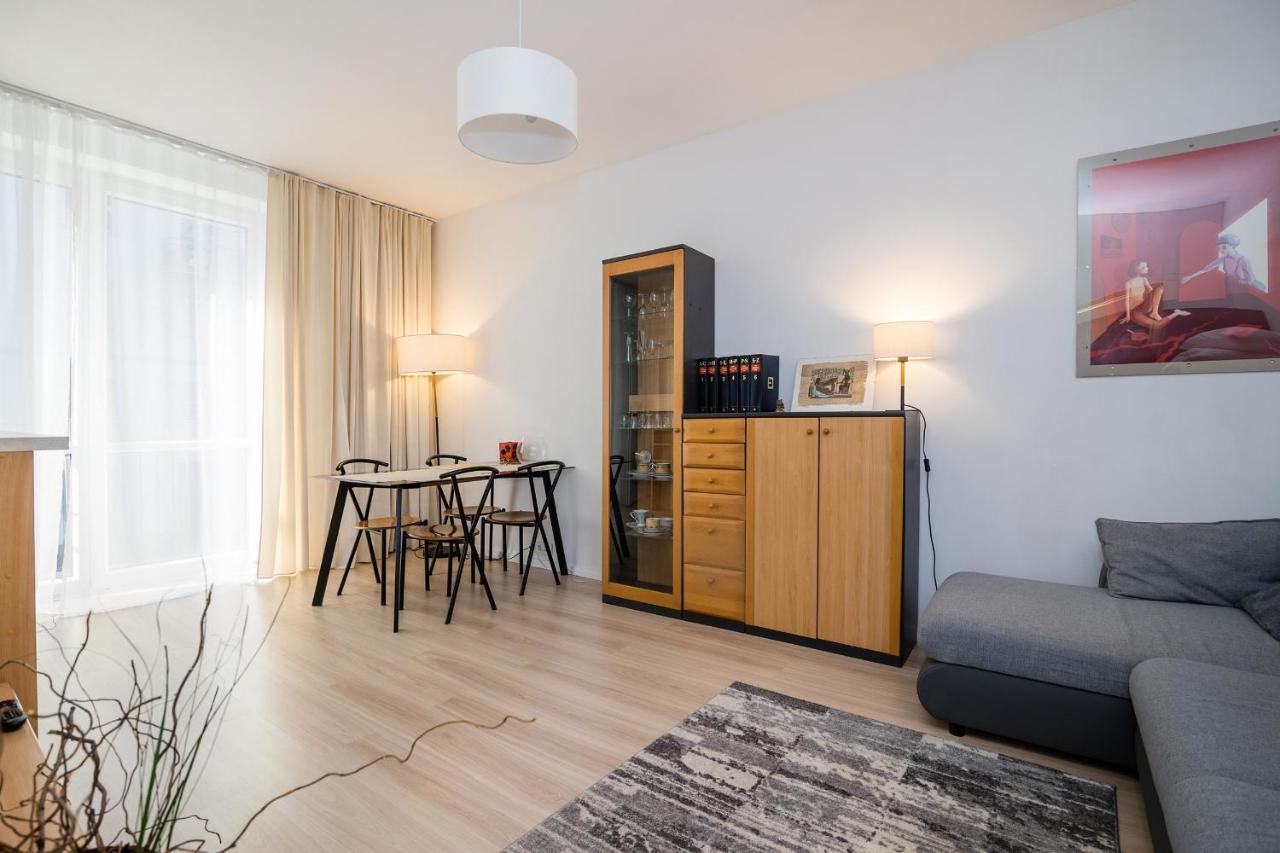 Shortstaypoland Plac Dabrowskiego B140 وارسو المظهر الخارجي الصورة